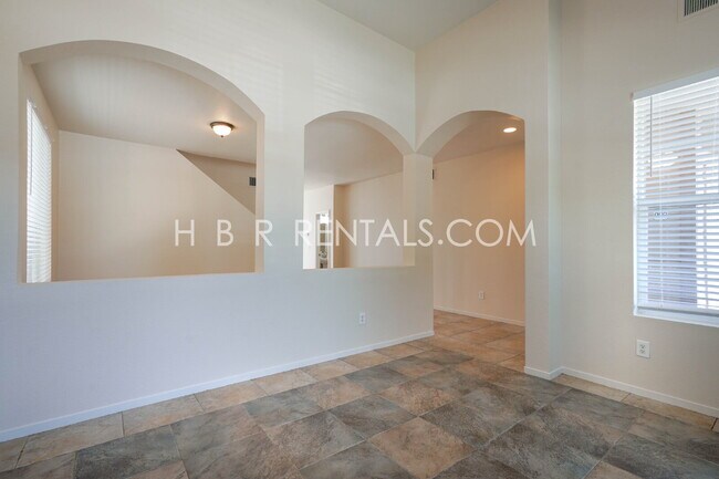 Building Photo - Charming 4-Bed, 2.5-Bath Home in Tracy’s E...