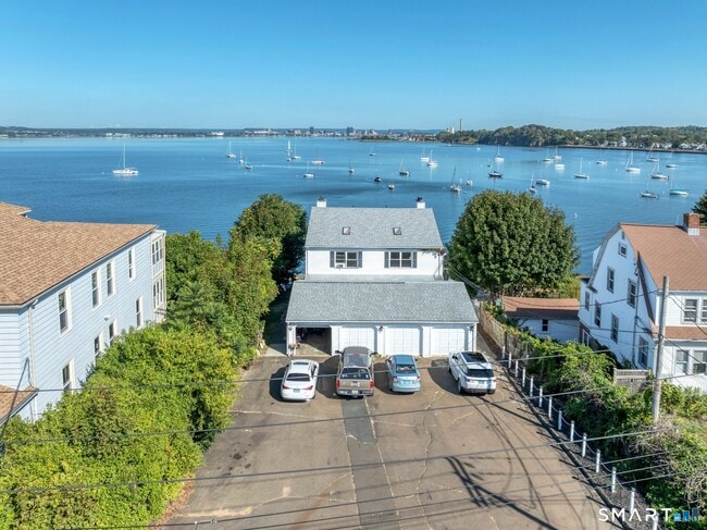 Building Photo - 86 Cove St