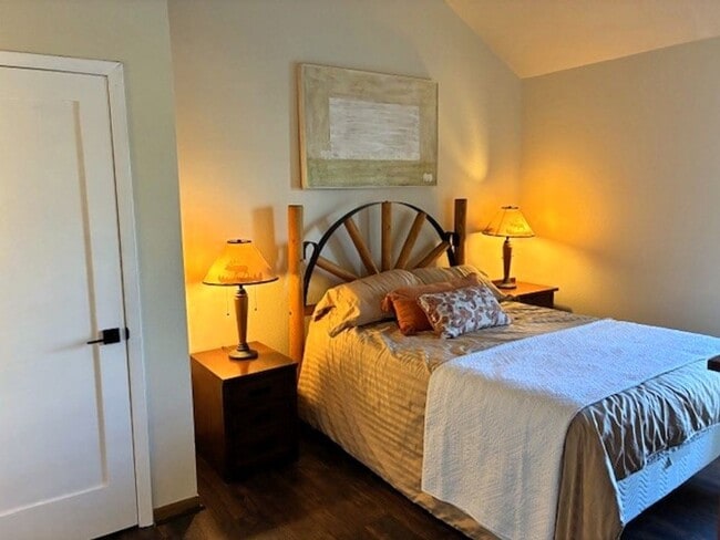 Building Photo - Long Term Rental- Buffalo Ridge/Village 403CC