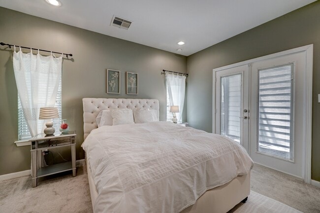 Building Photo - 2231 Chenevert St