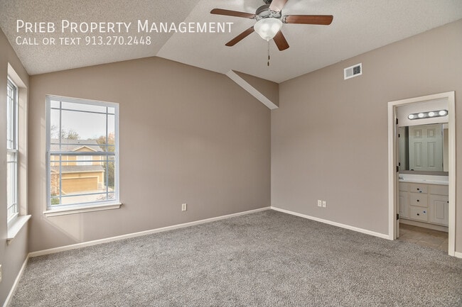 Building Photo - 727 N Findley-