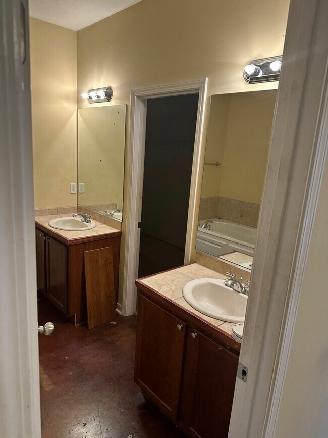 Building Photo - 109 Newport Dr