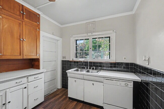 Building Photo - Charming 3 Bed, 1 Bath Rental in Downtown Bay City - $1250/month