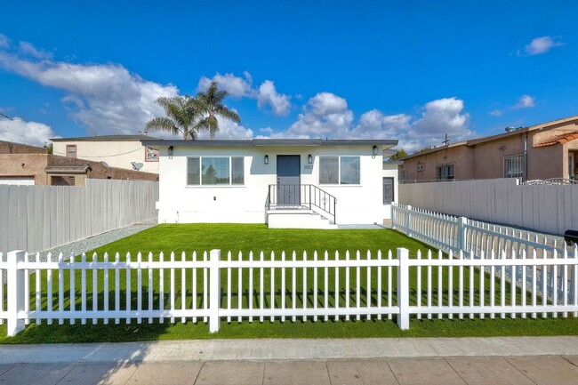 Building Photo - Beautiful Logan Heights Remodeled House