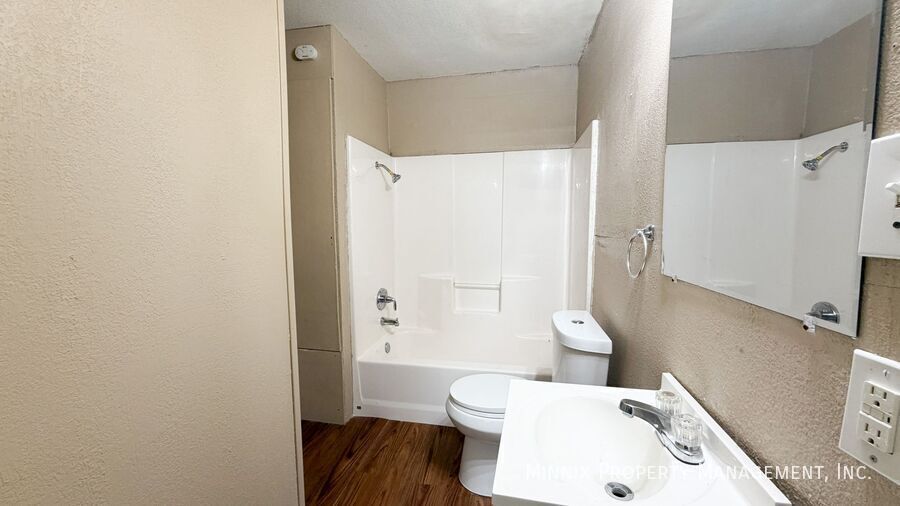 Building Photo - 310 E Lynn St