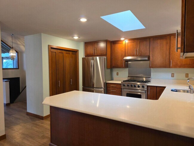 Building Photo - 4 Bedroom Poulsbo Home