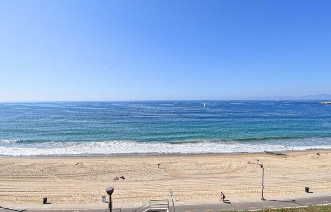 Building Photo - 615 Esplanade