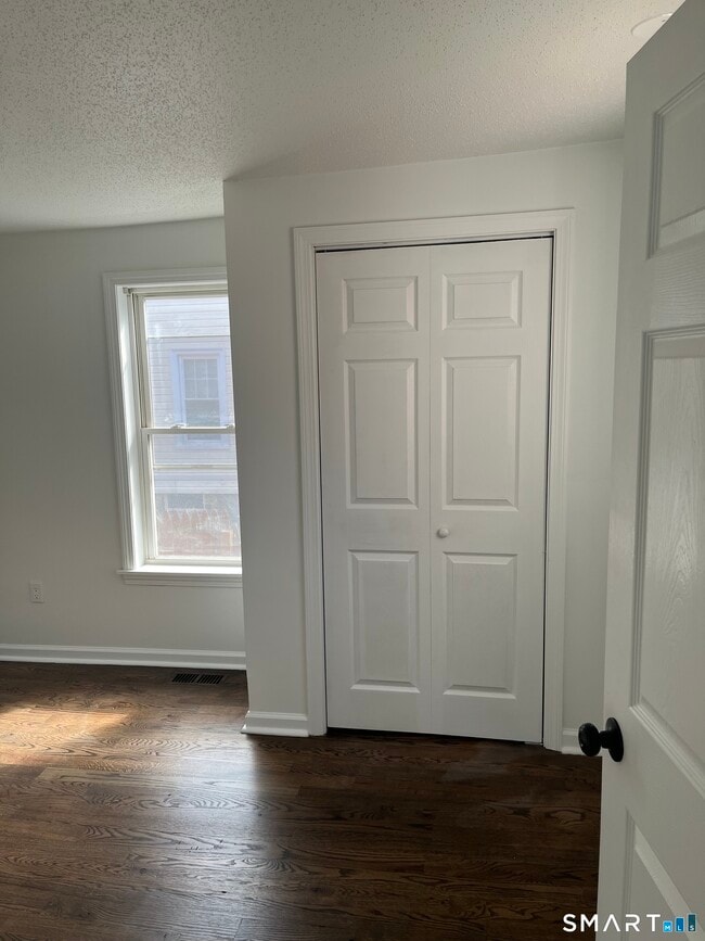 Building Photo - 52 Pearl St