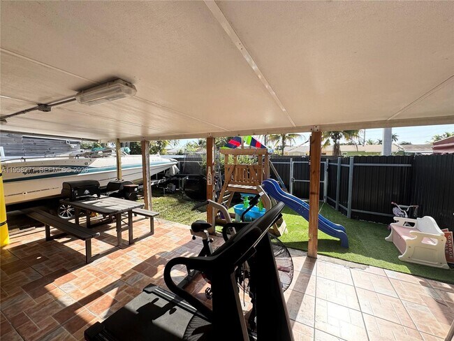 Building Photo - 14849 SW 114th Ct