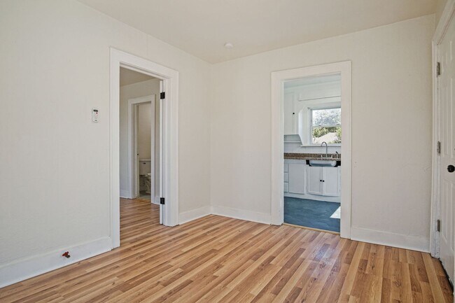 Building Photo - Modern 1-Bedroom Apartment with Thoughtful Design