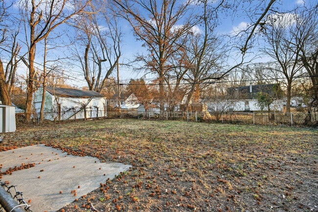 Building Photo - 1218 Maple Ave