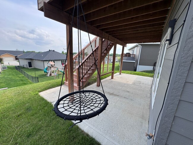 Building Photo - $2800 - 4 Bed 3 Bath Home in Westside Siou...