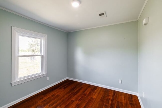 Building Photo - 386 Sandy Creek Rd
