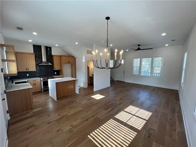 Building Photo - 5460 Hackett St