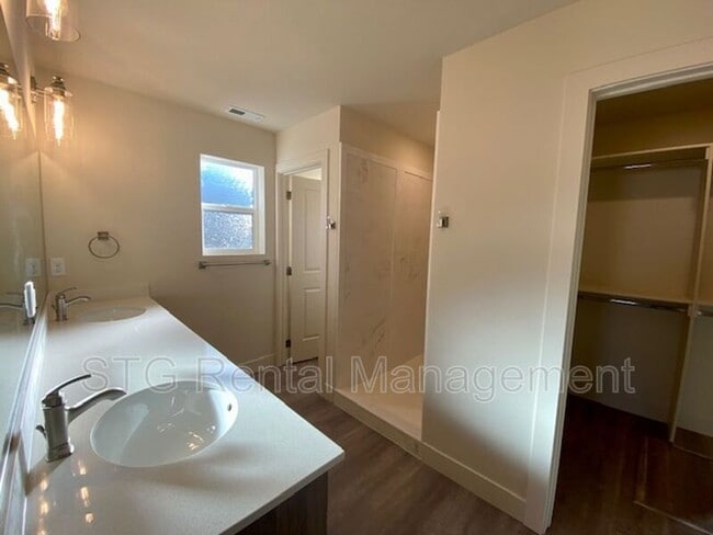 Building Photo - 939 S 25 W