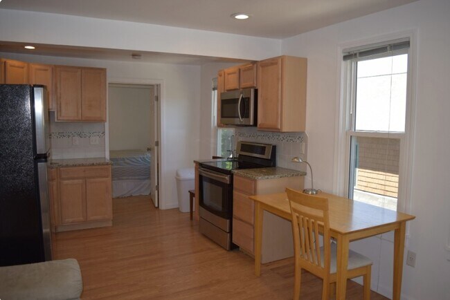 Building Photo - 109 Cook St