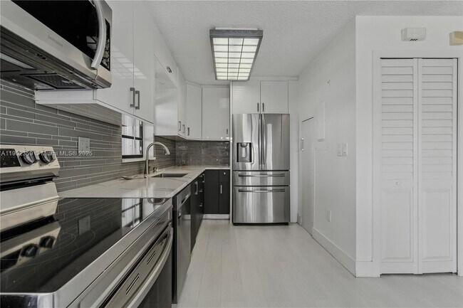Building Photo - 6825 NW 169th St