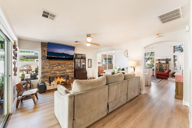Building Photo - Summerlin 3 Bed / 2.5 Bath Home — Available October 5, 2026