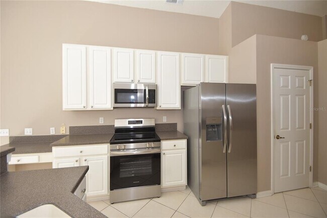 Building Photo - 11 Deerfield Ct