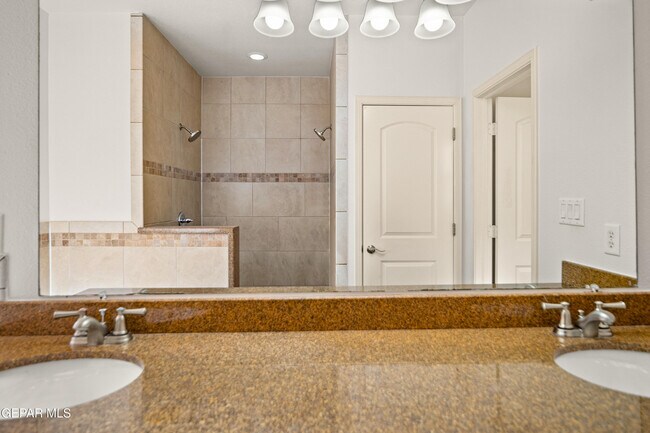 Building Photo - 14116 Rainbow Point Dr