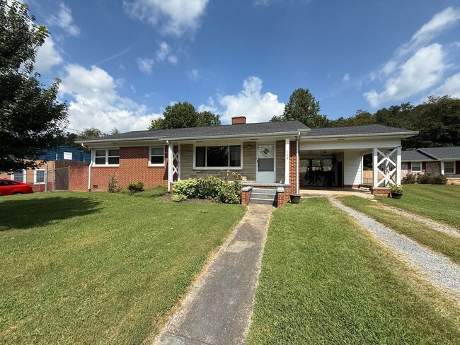 Primary Photo - 3 Bedroom / 1.5 Bath Brick Home Kingsport TN