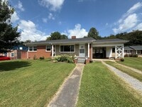 Building Photo - 3 Bedroom / 1.5 Bath Brick Home Kingsport TN