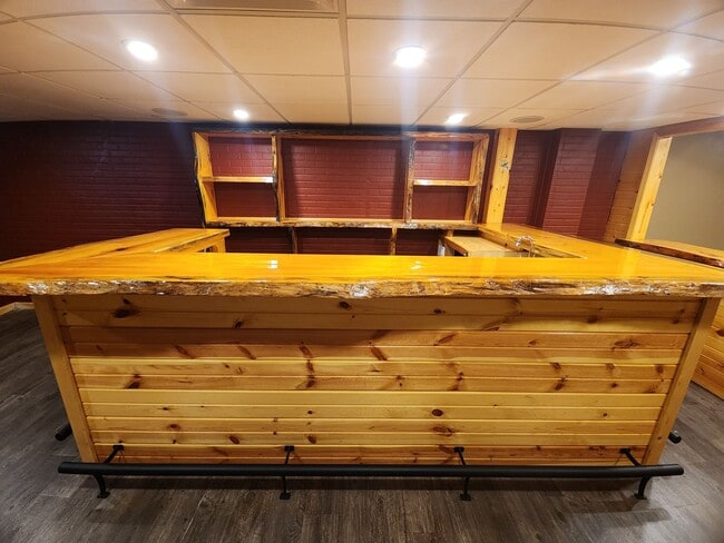 Building Photo - Family-Friendly 3BR Ranch with Home Office...