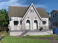 Building Photo - 5105 Baccich St