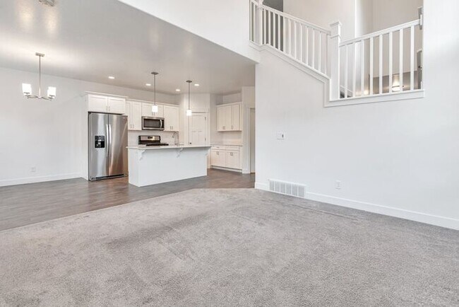 Building Photo - ROW END TOWNHOUSE W 2 CAR GARAGE + AMENITIES