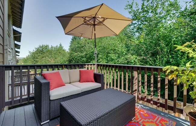 Building Photo - Spacious Happy Valley Townhome Featuring Three Bedrooms, Two Balconies & Attached Garage