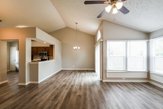 Building Photo - 5453 Vicksburg Dr