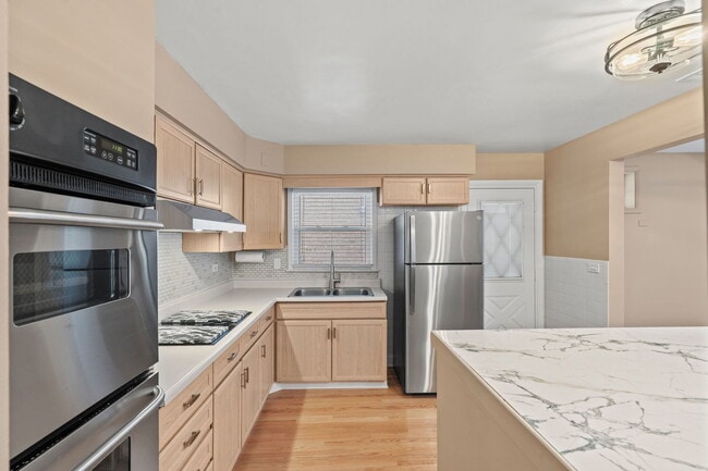 Building Photo - 2737 Spruce St