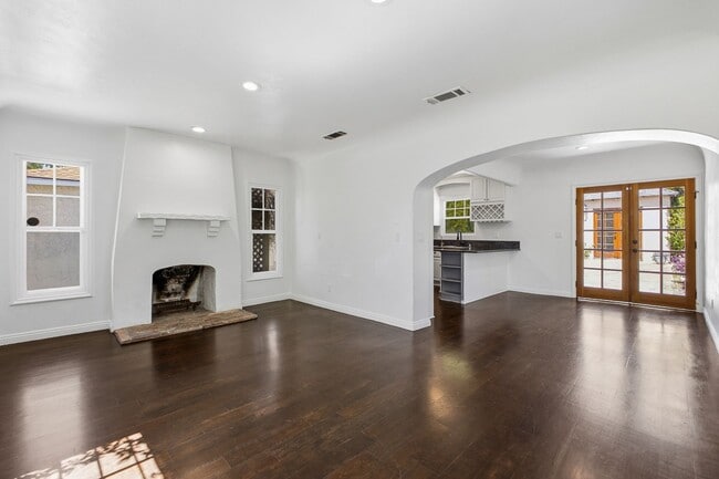 Building Photo - Bright & Beautiful Altadena Home with Private Yard & Bonus Unit