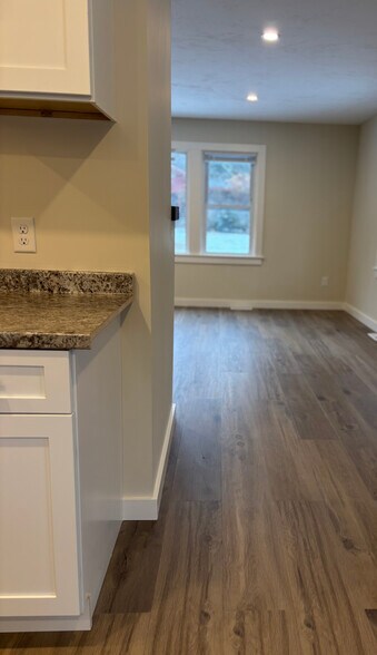 Building Photo - 13 Courtland Dr