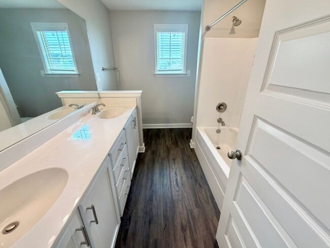 Building Photo - 370 Azalea Dr