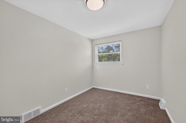 Building Photo - 2261 Strahle St