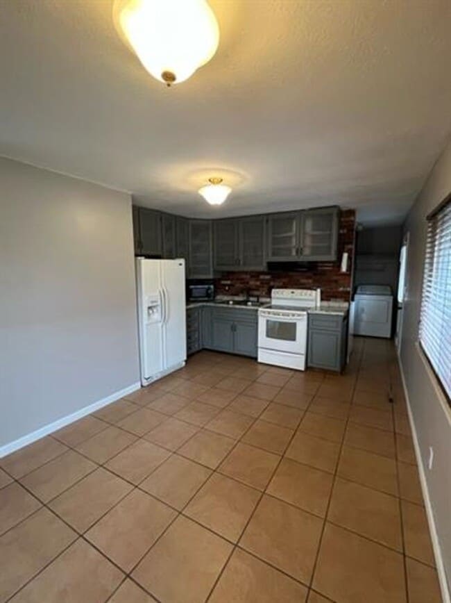 Building Photo - Cozy three bedroom in Saint Albans