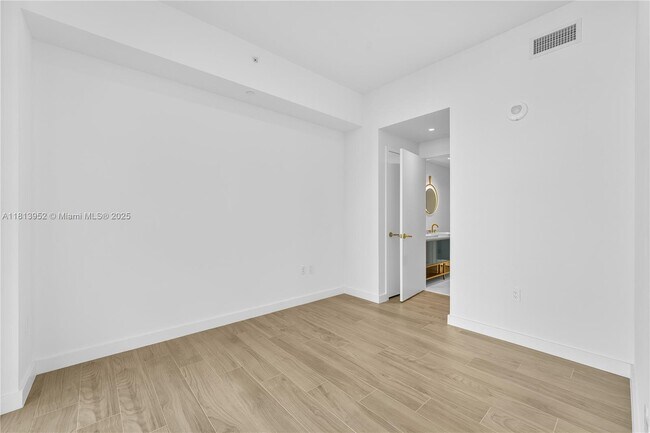 Building Photo - 2678 Tigertail Ave