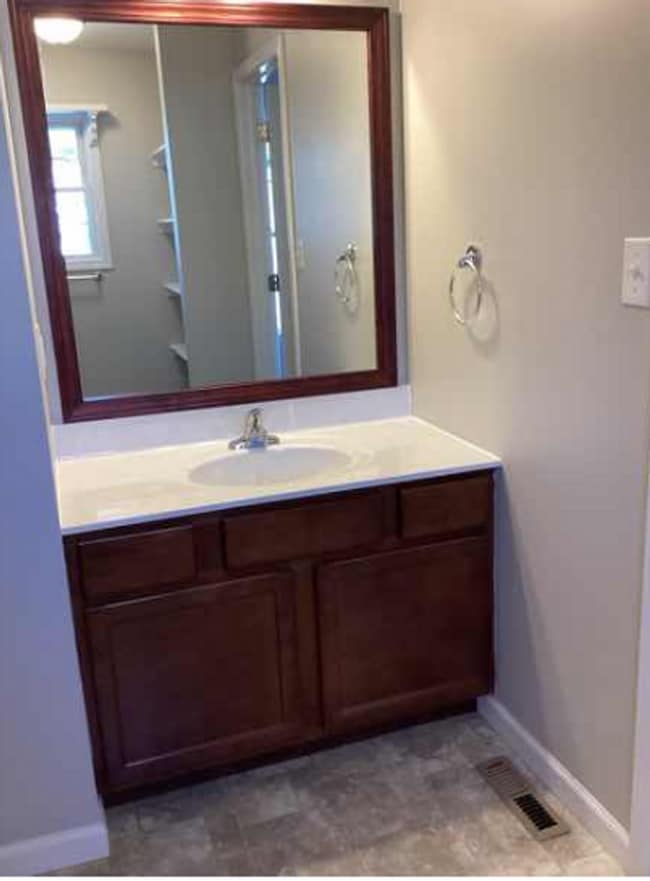 Building Photo - 3 bedroom, 2.5 bath Condo: Stoneview Neighborhood in Ellettsville! Available NOW!!