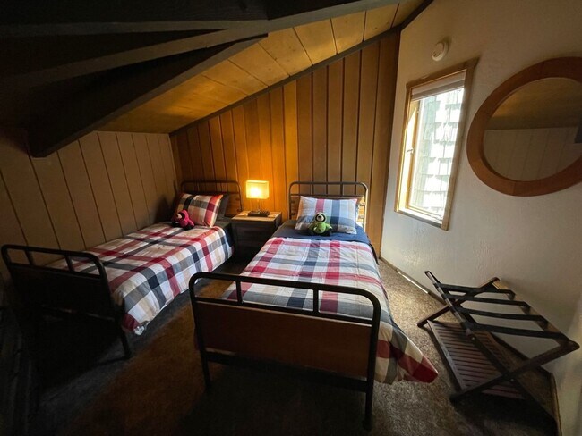 Building Photo - Seasonal Rental (May-July): Fully Furnished 2 Bedroom Condo with Loft and 2 Bathrooms