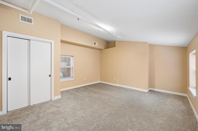 Building Photo - 1720 Sansom St