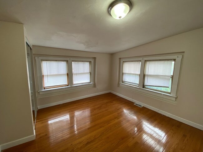 Building Photo - 2250 Indianola Ave