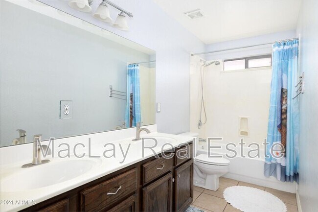 Building Photo - 1233 E Sea Gull Dr