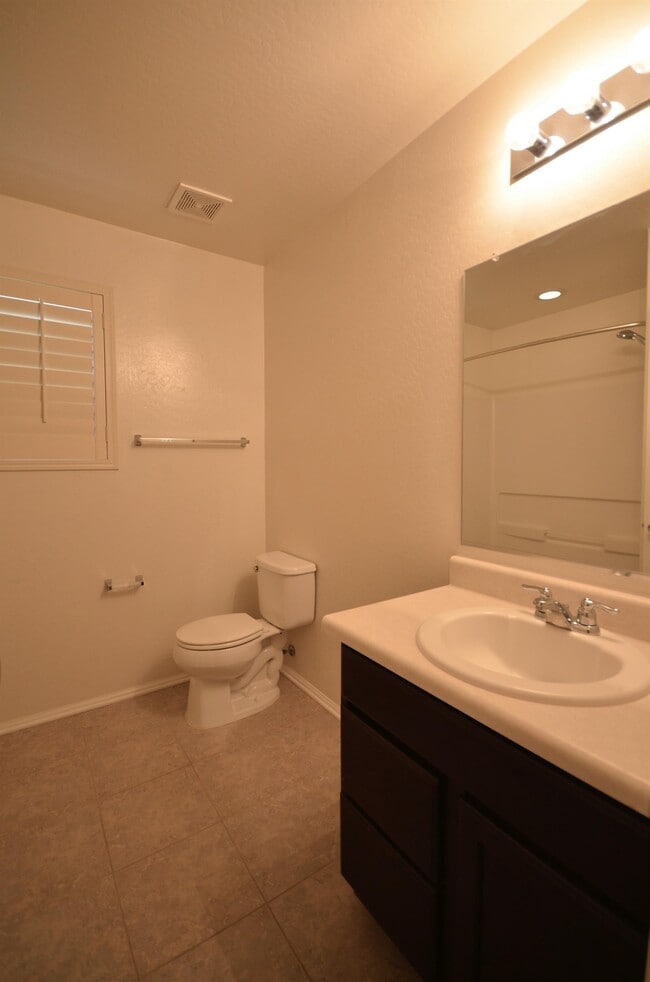 Building Photo - 995 S Cheshire Ln