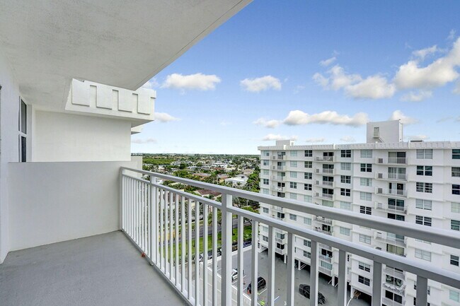 Building Photo - 4511 S Ocean Blvd