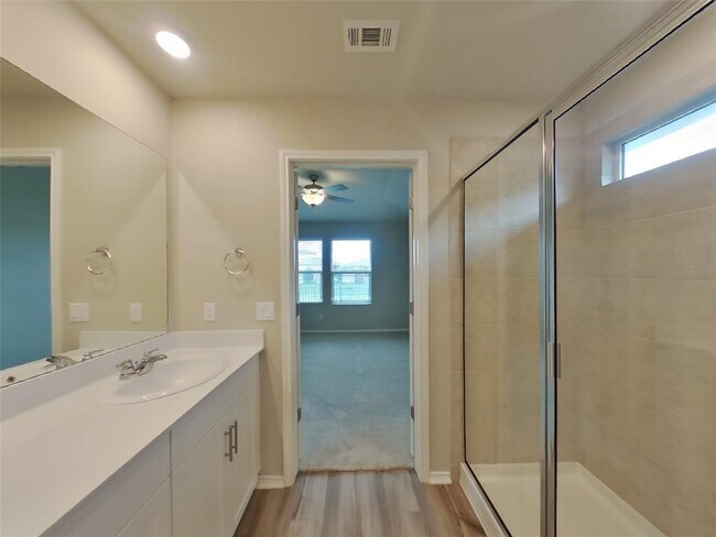 Building Photo - 5132 Saddle Clb Dr