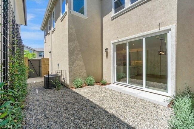 Building Photo - 156 Chorus