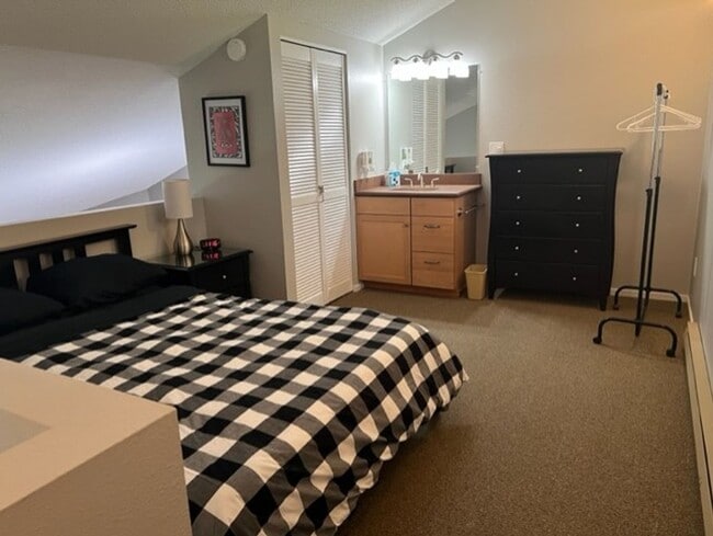 Building Photo - Condo at Mt Bachelor Village