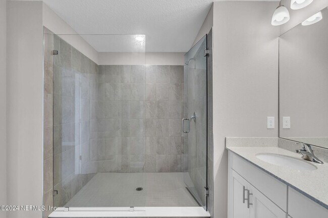 Building Photo - 660 Narvarez Ave