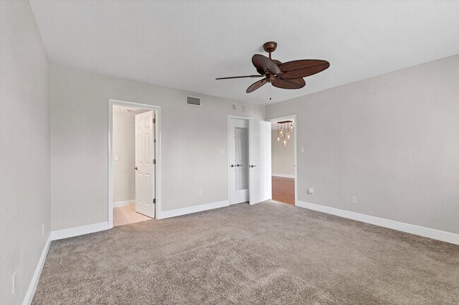 Building Photo - 301 S Gulfstream Ave